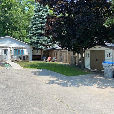 Cozy Cottage Retreat Lambton Shores Exterior photo