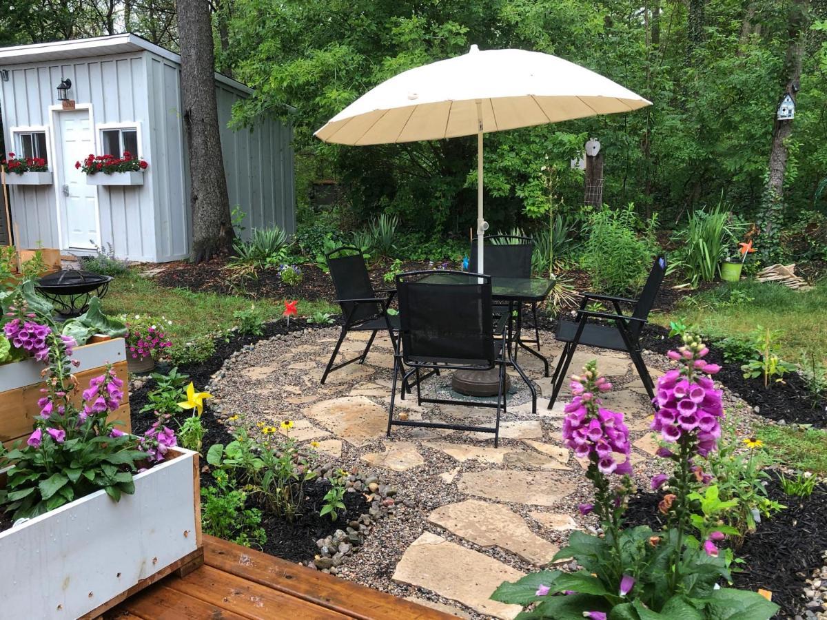 Cozy Cottage Retreat Lambton Shores Exterior photo