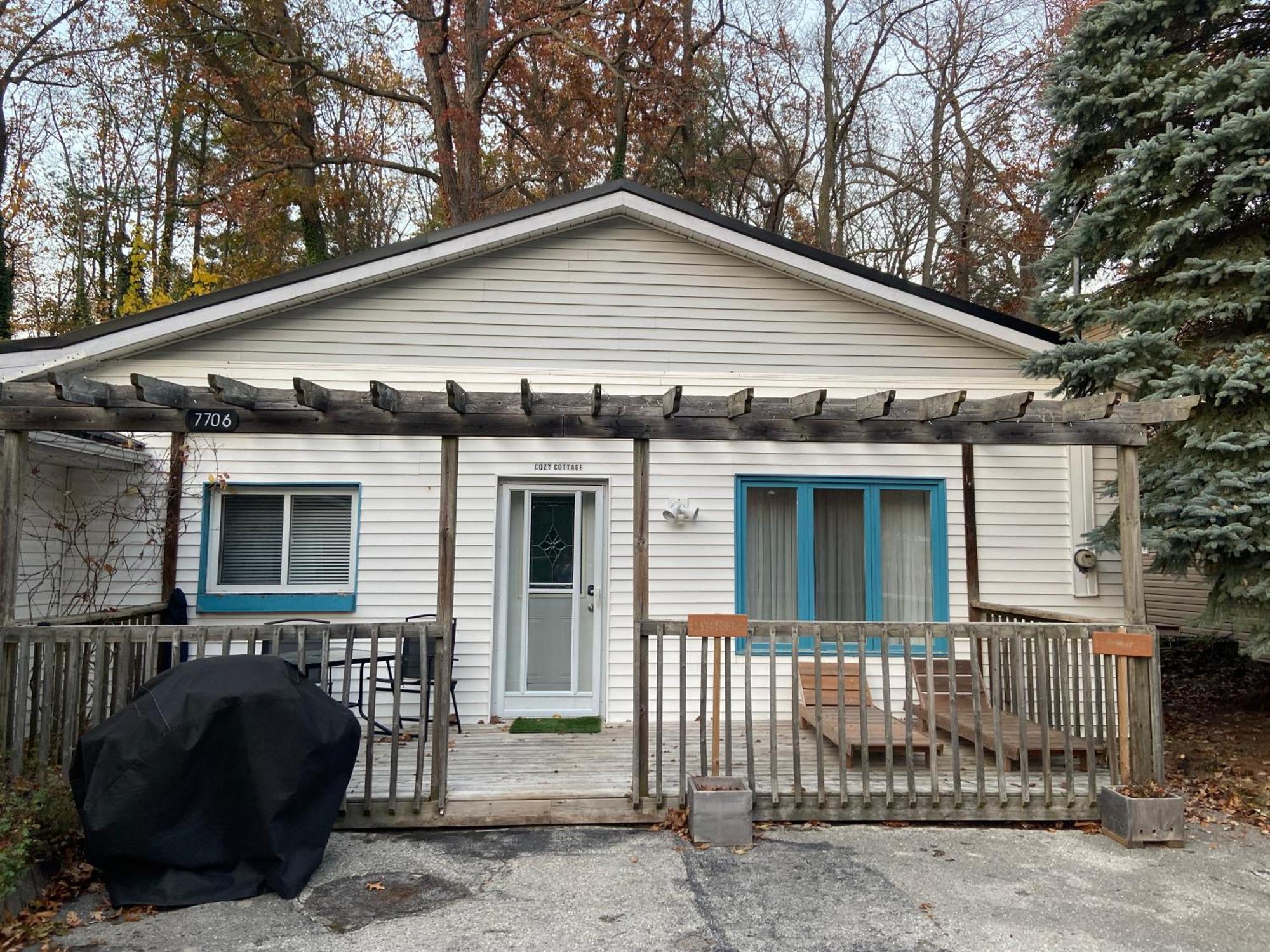 Cozy Cottage Retreat Lambton Shores Exterior photo