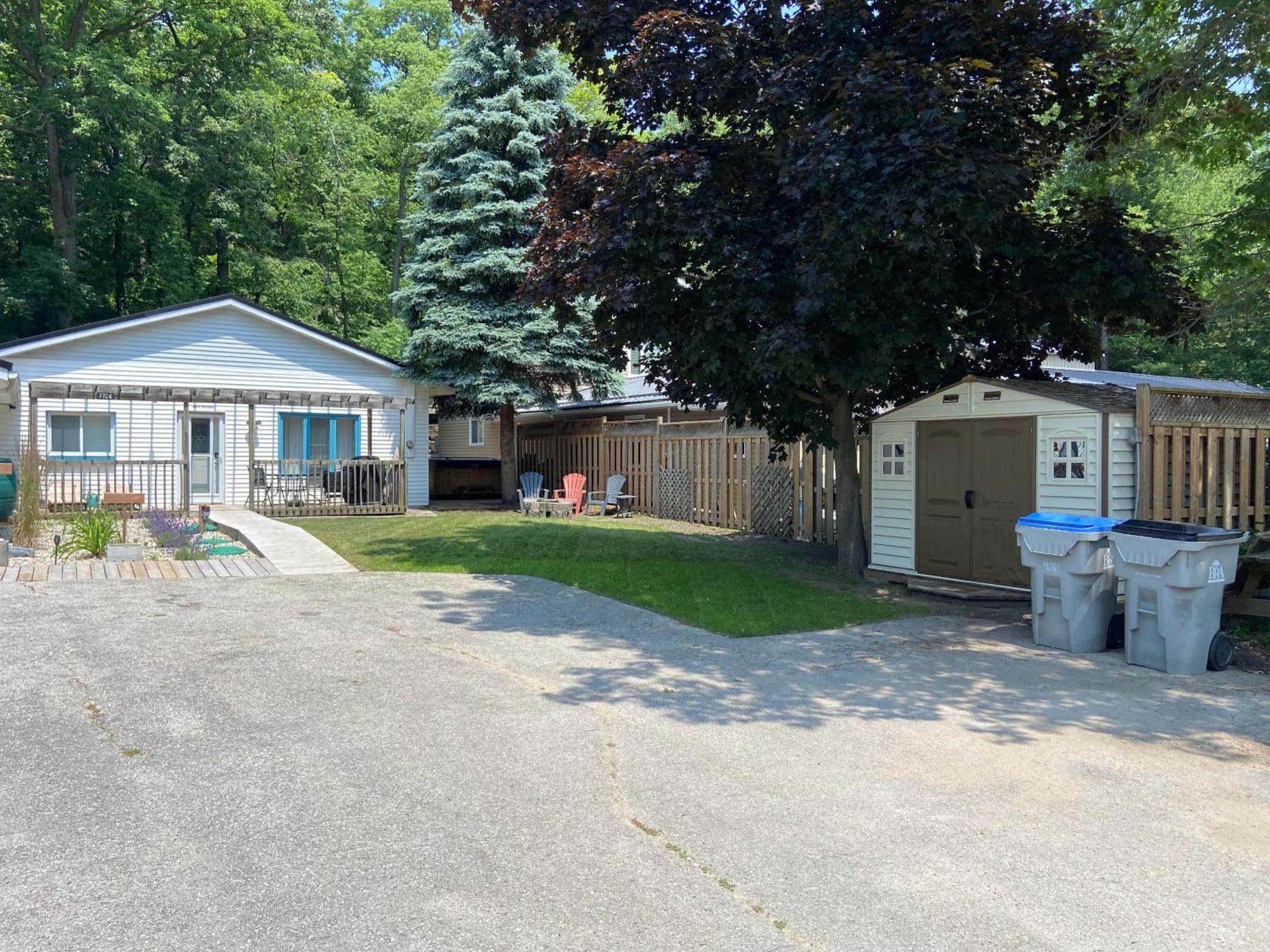 Cozy Cottage Retreat Lambton Shores Exterior photo